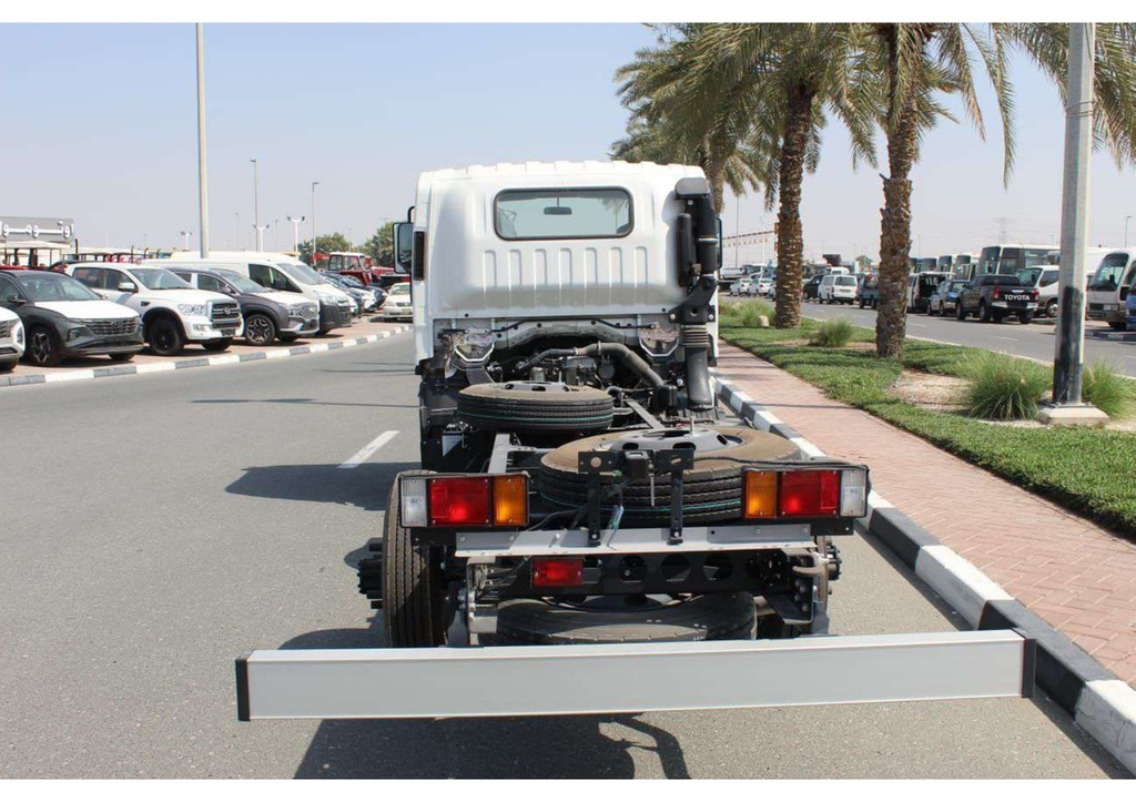 ISUZU NPR 71H CHASSIS TRUCK - 4T